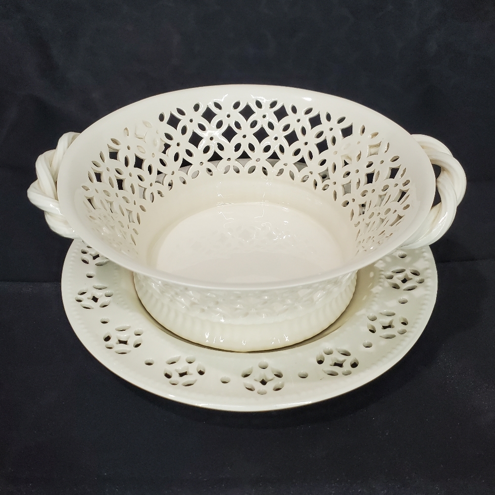 Leedsware Pierced Classical Creamware Berry Basket & Base